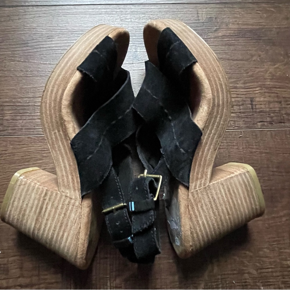TOMS Black Suede Heels • Size 8 • Women - Picture 3 of 5